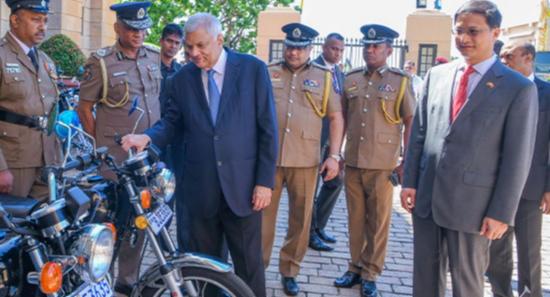 China makes donations to Sri Lanka Police